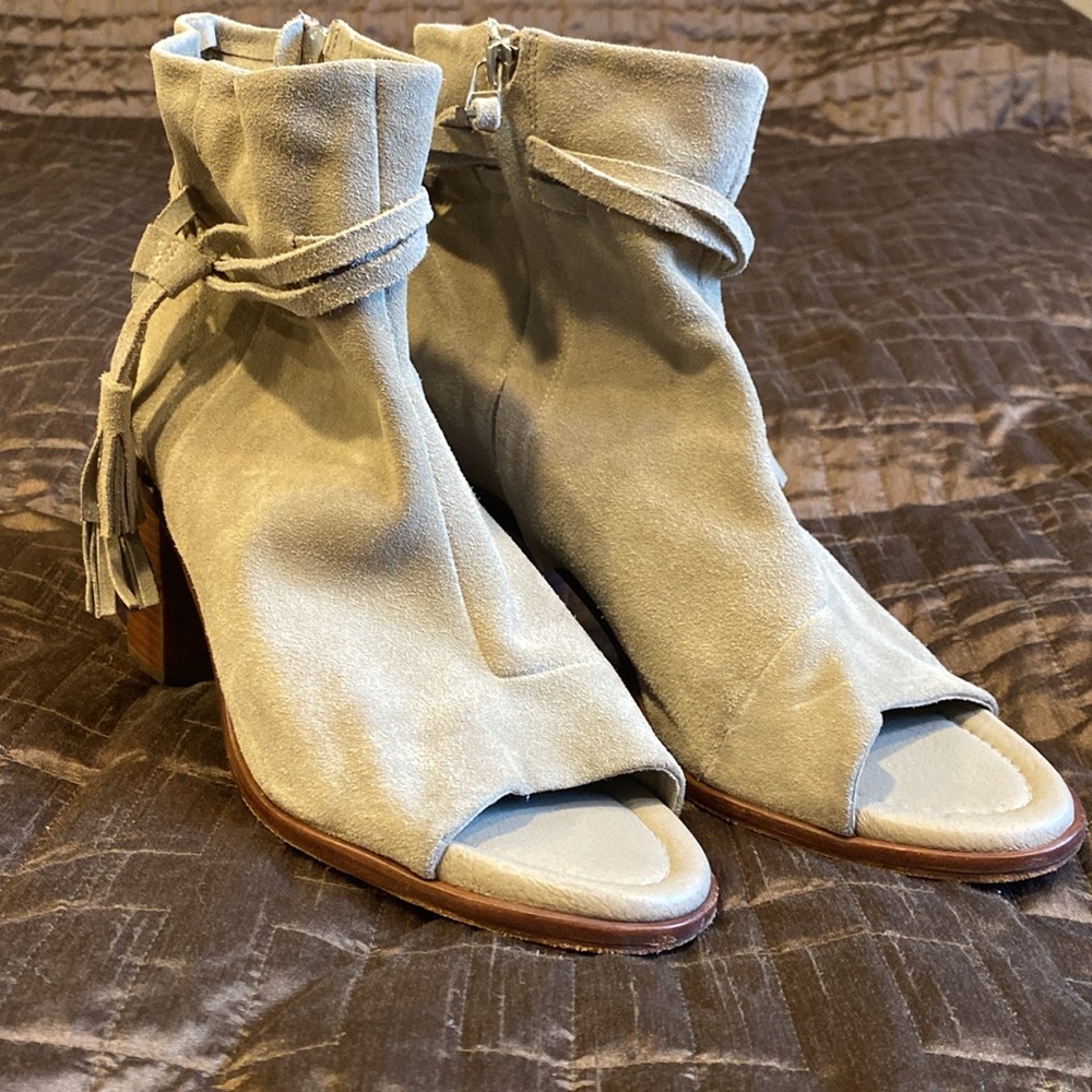 Matt Bernson tan suede booties